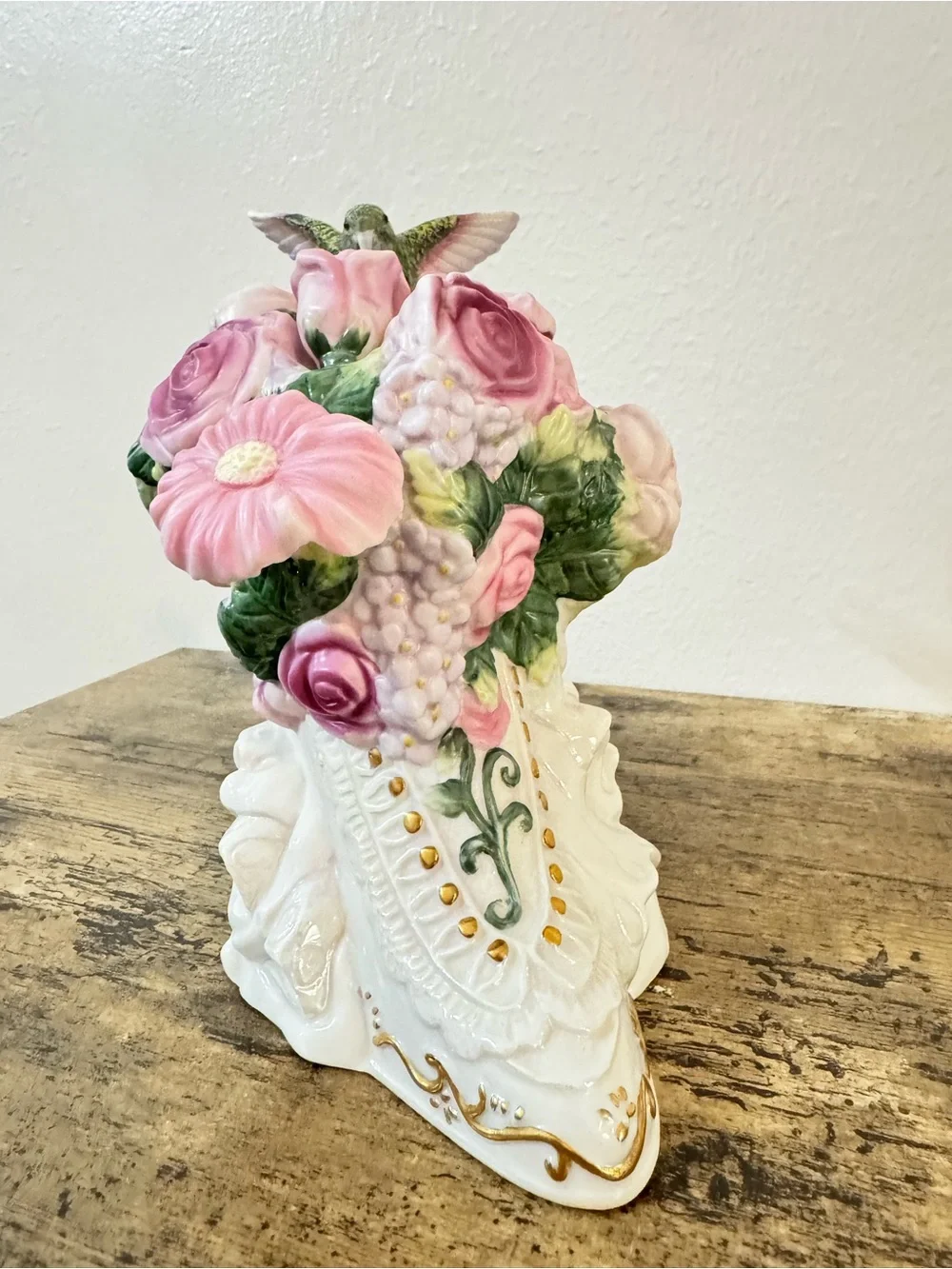 Carlton Card Musical Floral Boot With Hummingbird | Memory Music Box